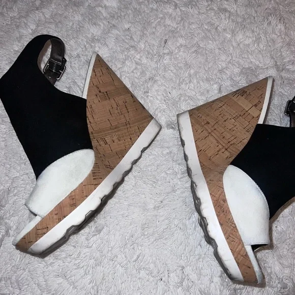 SAM Edelman Platforms - Picture 5 of 7